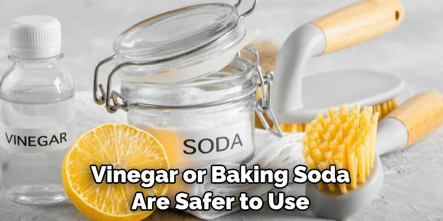 Vinegar or Baking Soda Are Safer to Use