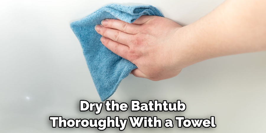 Dry the Bathtub Thoroughly With a Towel