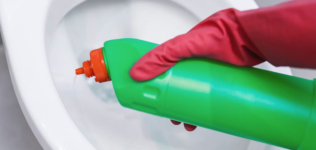 How to Clean a Toilet With Hydrogen Peroxide