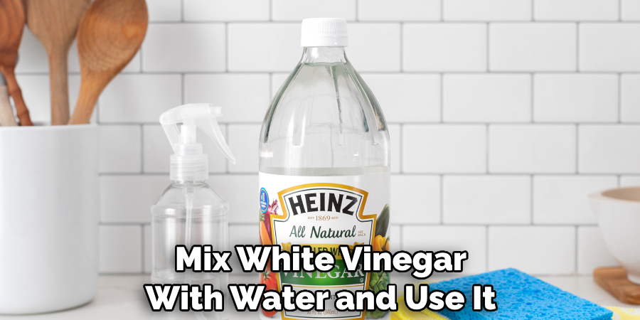 Mix White Vinegar With Water and Use It