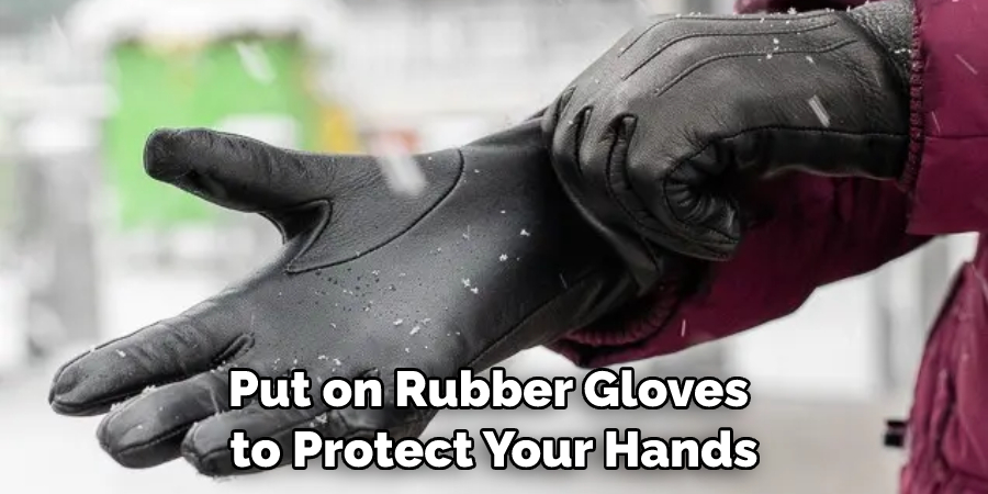 Put on Rubber Gloves to Protect Your Hands