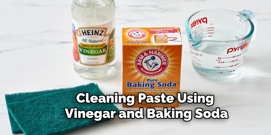 Cleaning Paste Using Vinegar and Baking Soda