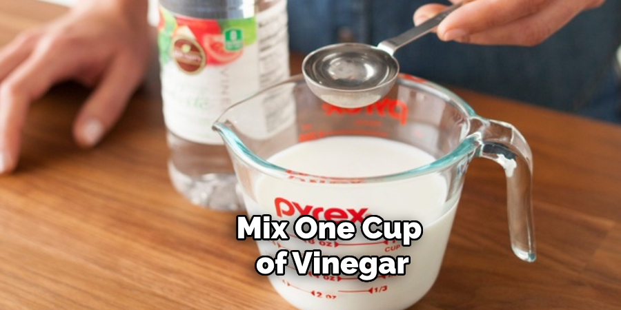 Mix One Cup of Vinegar
