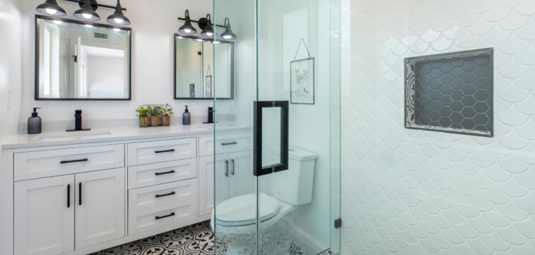 How to Decorate a Bathroom Cabinet