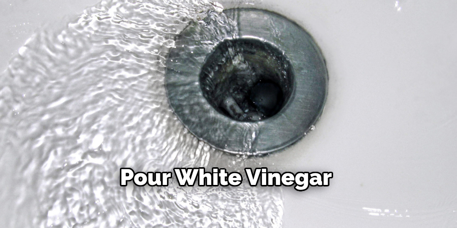 Pour White Vinegar 