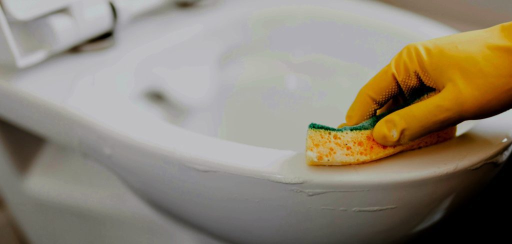 How to Clean a Toilet Bowl Without Scrubbing
