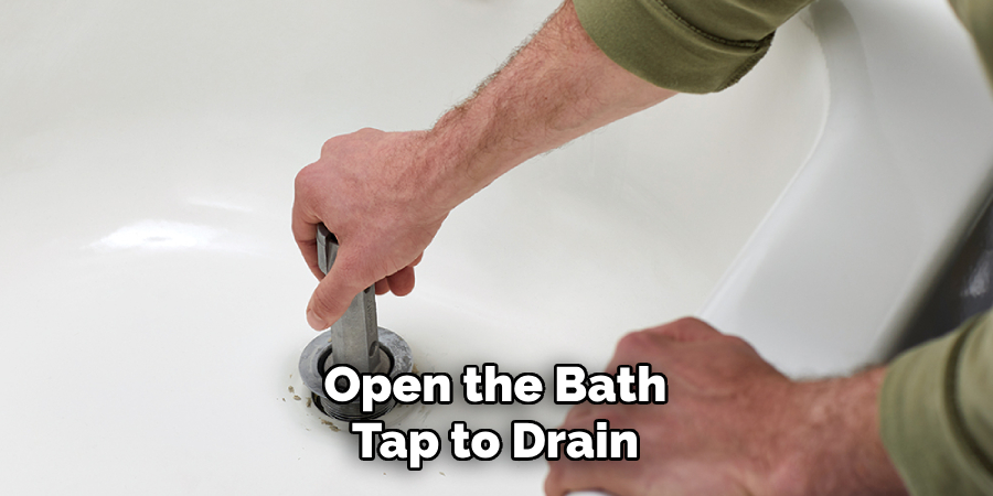 Open the Bath 
Tap to Drain 