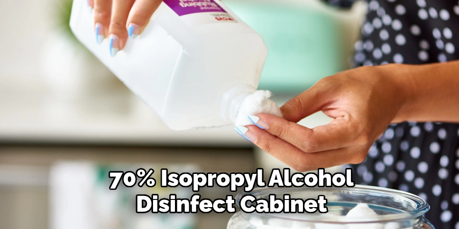70% Isopropyl Alcohol
Disinfect Cabinet