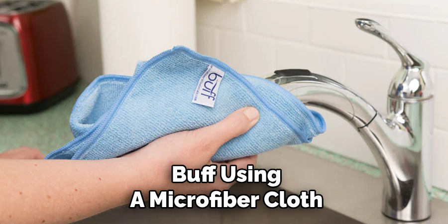 Buff Using
A Microfiber Cloth