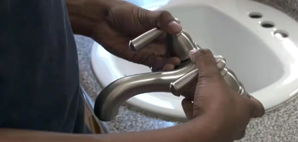 How to Remove a Bathroom Faucet From a Sink
