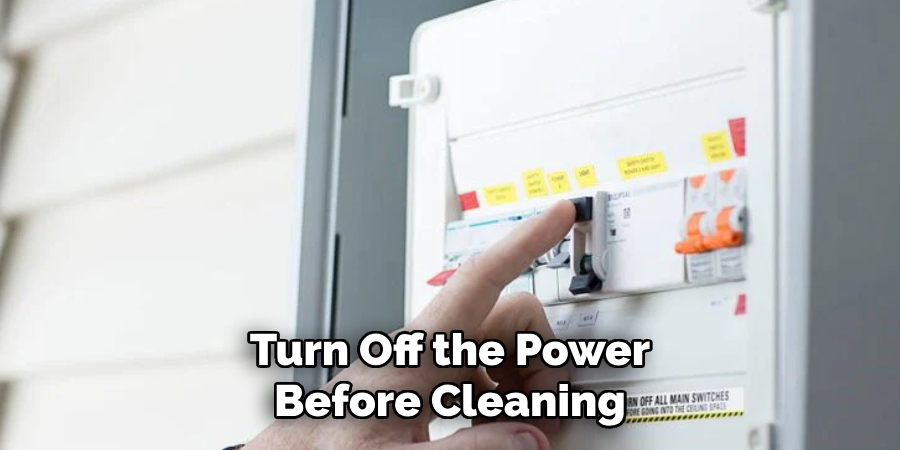 Turn Off the Power
Before Cleaning