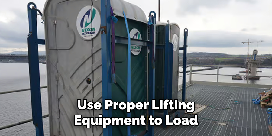 Use Proper Lifting
Equipment to Load