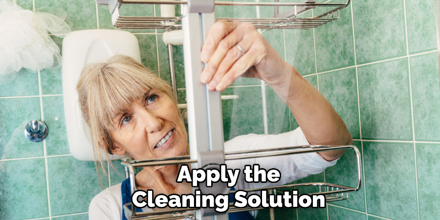 Apply the
Cleaning Solution