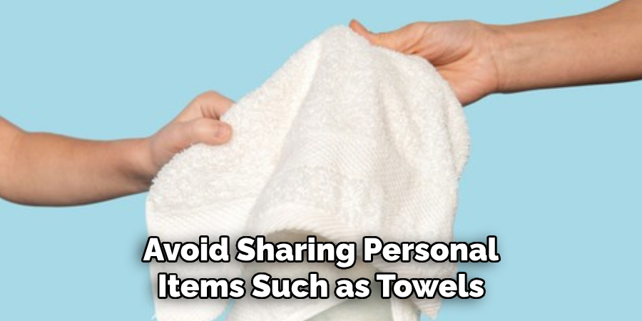 Avoid Sharing Personal
Items Such as Towels