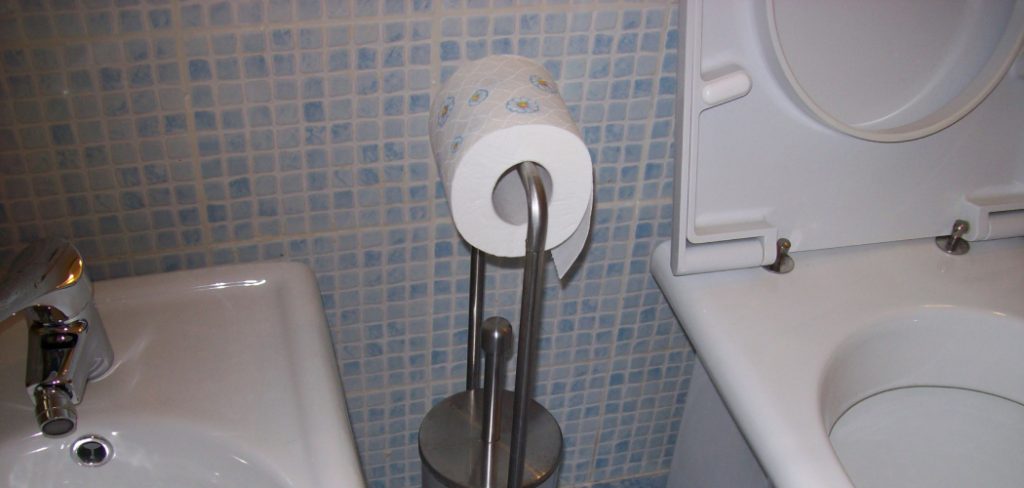 How to Hang Toilet Paper Correctly
