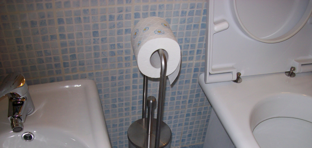How to Hang Toilet Paper Correctly