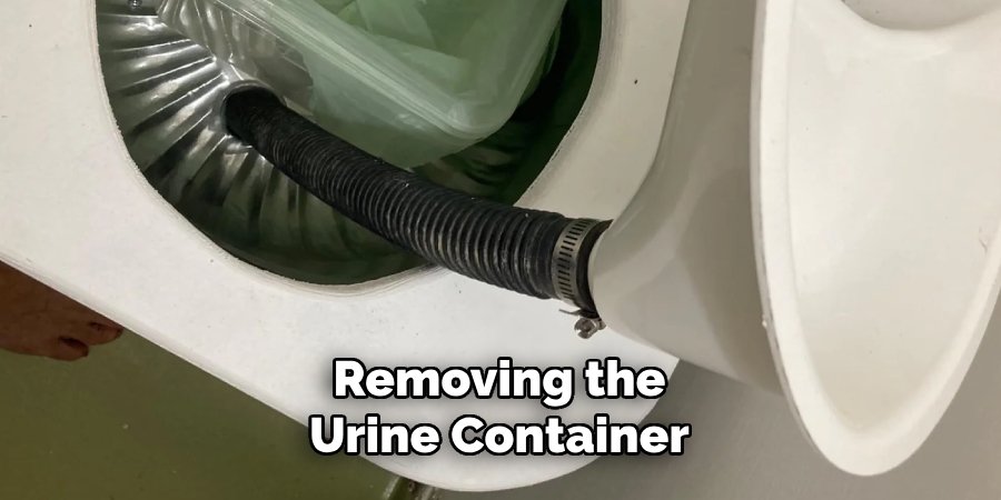 Removing the Urine Container