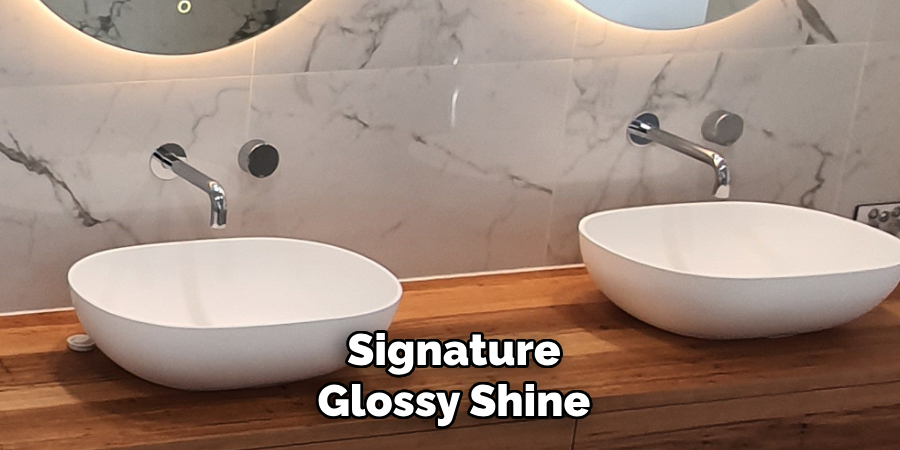 Signature
Glossy Shine