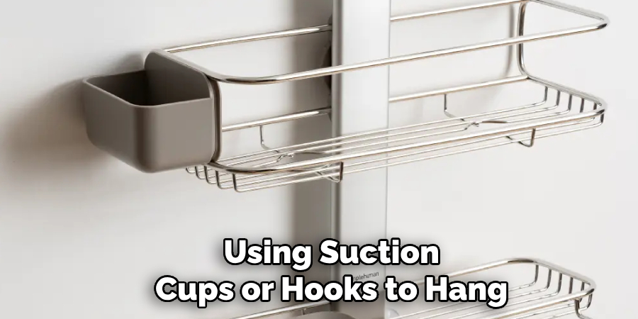Using Suction
Cups or Hooks to Hang