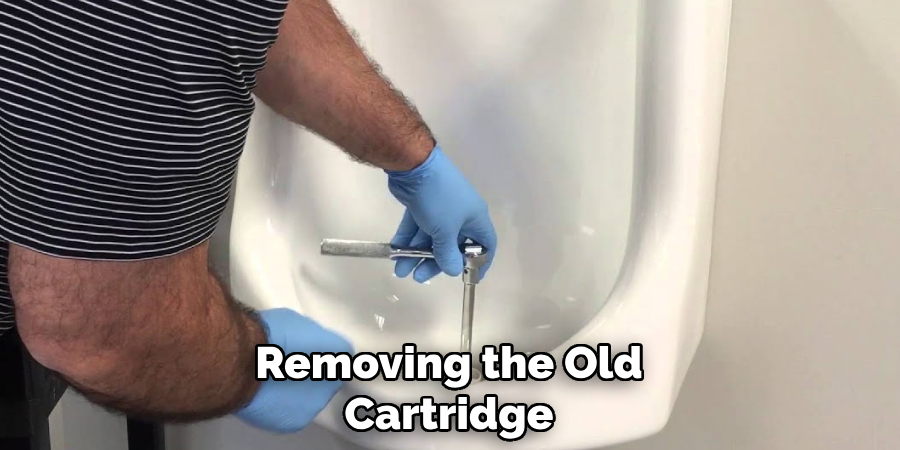 Removing the Old
Cartridge