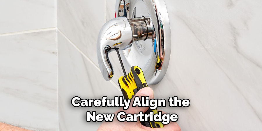 Carefully Align the
New Cartridge