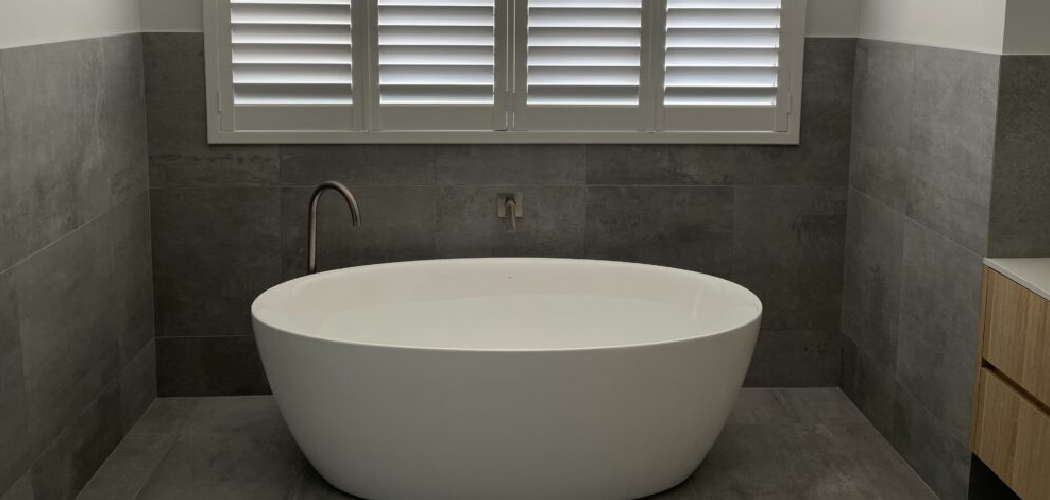 How to Clean Plastic Blinds in Bathtub
