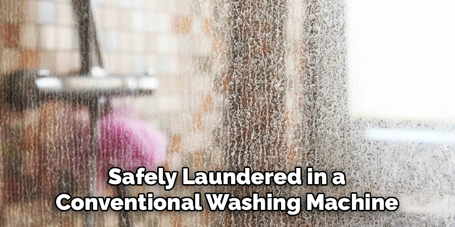 Safely Laundered in a
Conventional Washing Machine